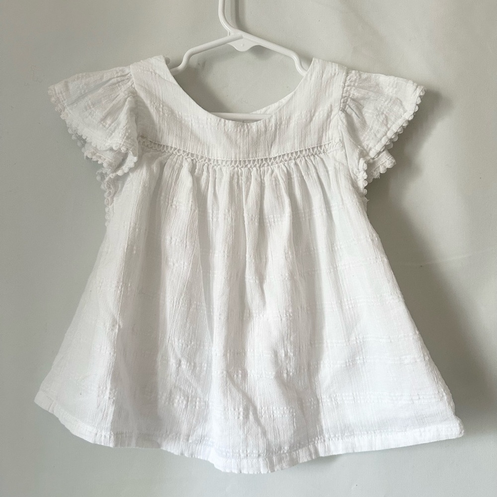 Old Navy White Cap Flutter Sleeves with Detailing - Size 4T